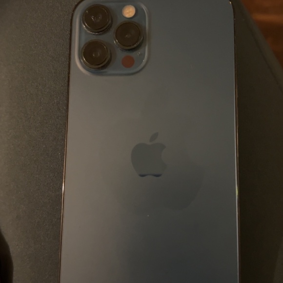 iPhone 12 Pro max - Picture 2 of 2